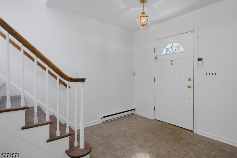 109 Knoll Rd