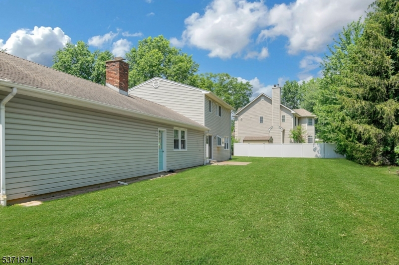 109 Knoll Rd