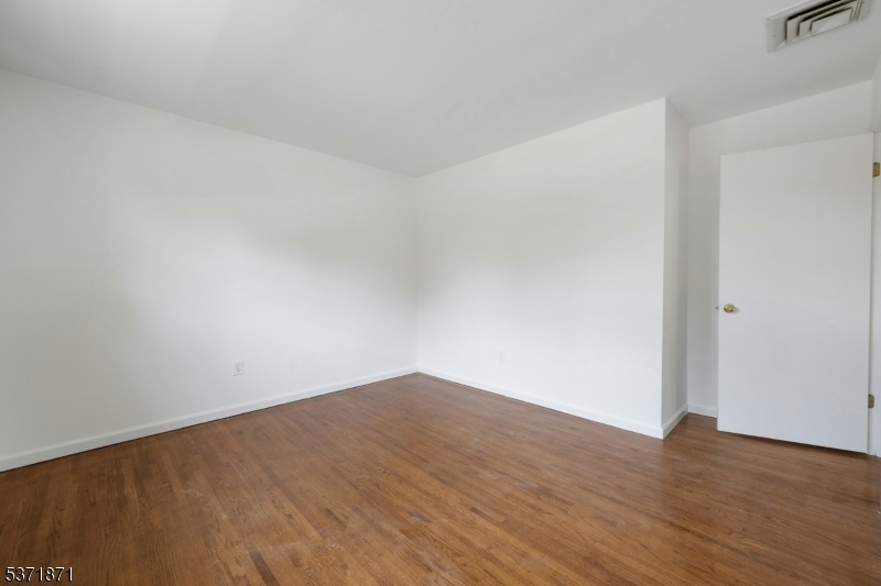 109 Knoll Rd