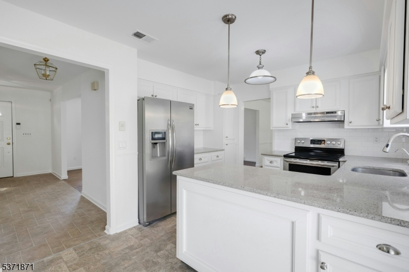 109 Knoll Rd