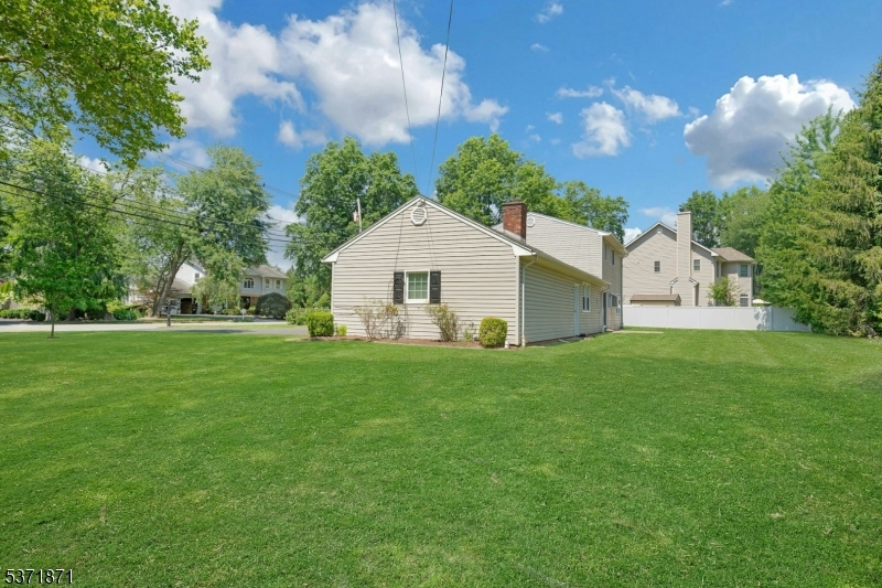 109 Knoll Rd