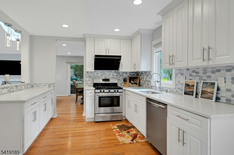 1 Sherwood Dr