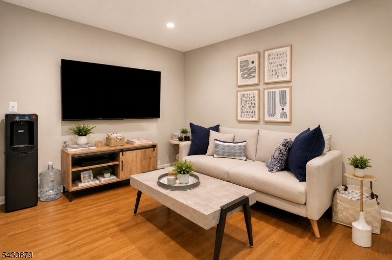 7 Newcastle Ct