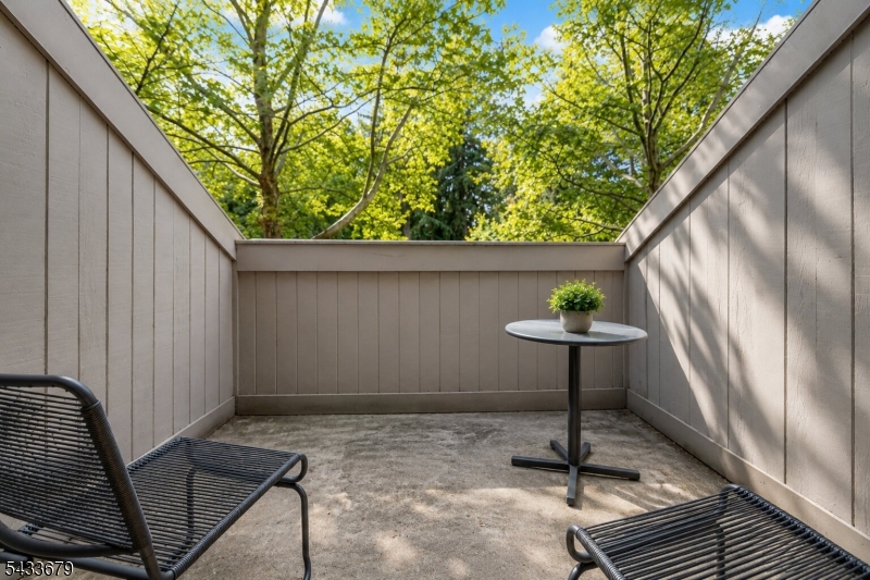 7 Newcastle Ct
