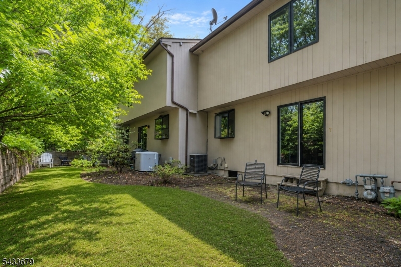 7 Newcastle Ct