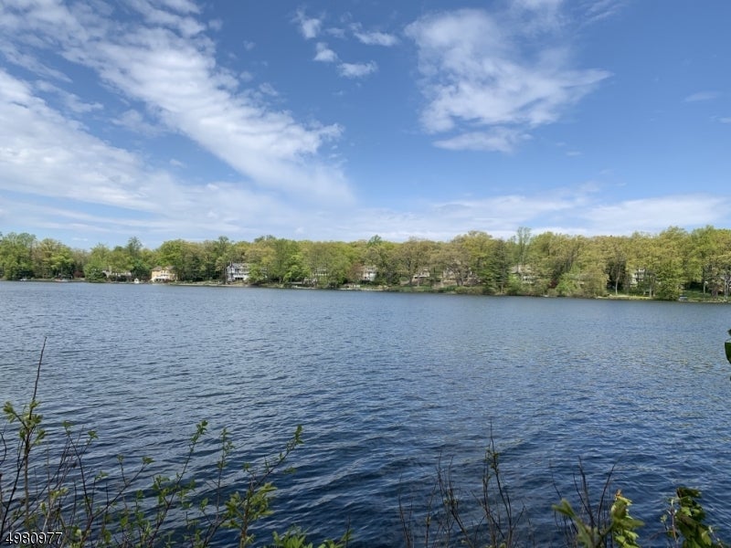 117 Lake Dr