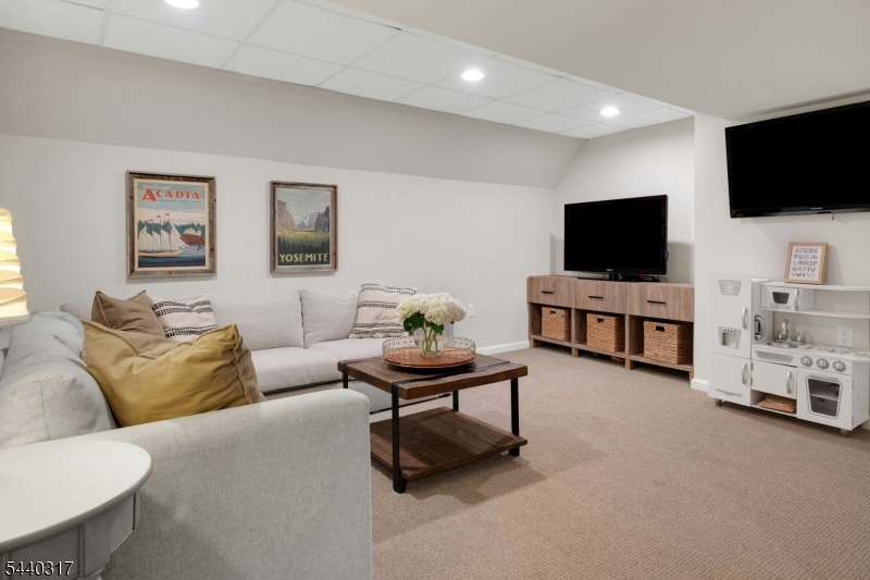 34 Wilcox Dr