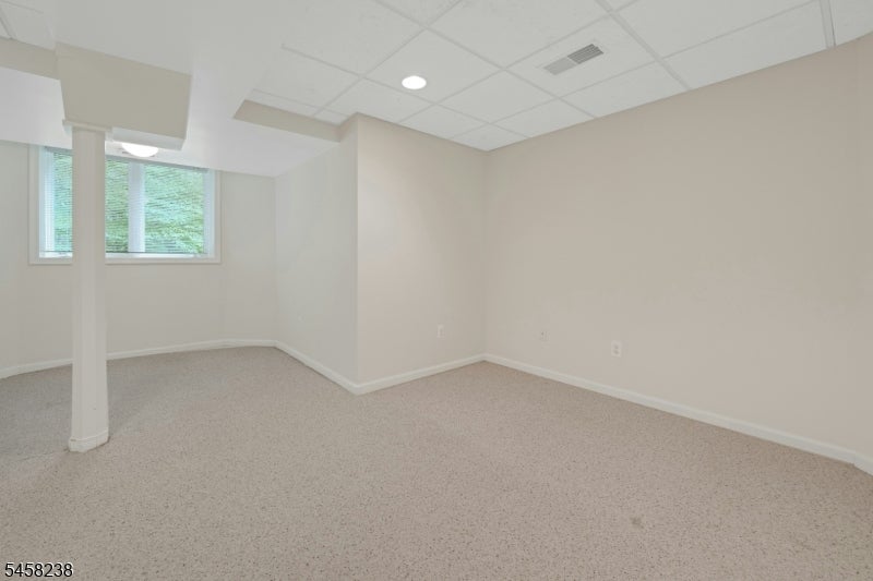 36 Robinhood Dr
