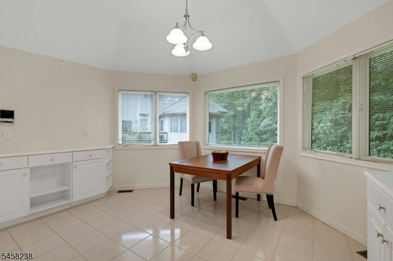 36 Robinhood Dr