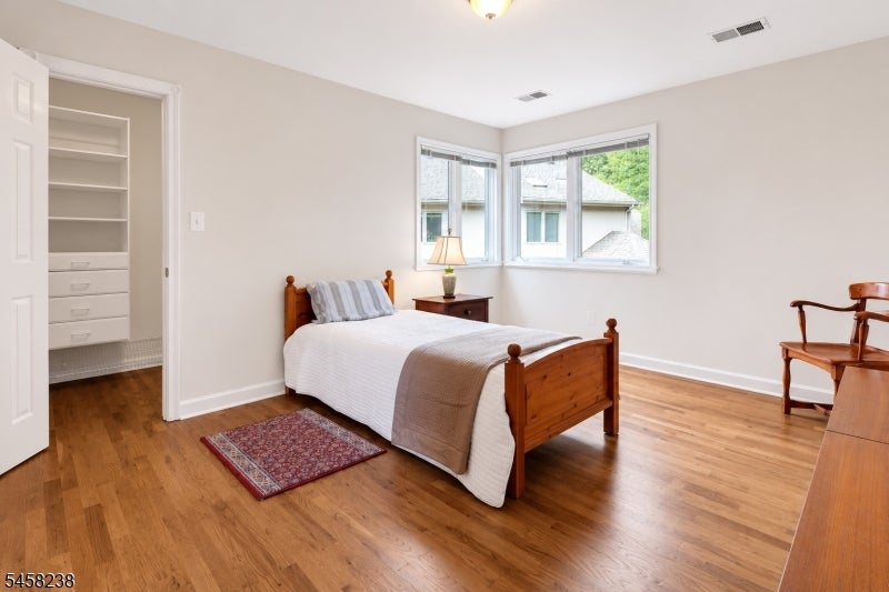 36 Robinhood Dr