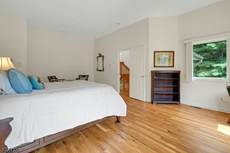 36 Robinhood Dr