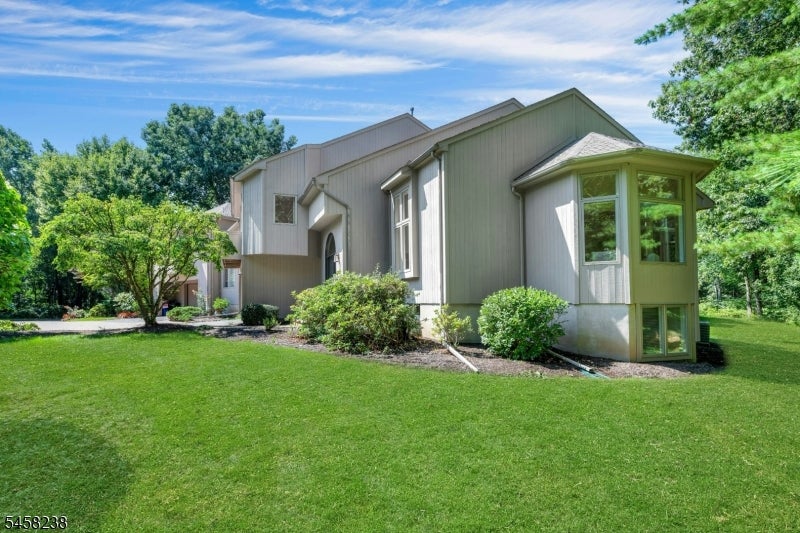 36 Robinhood Dr