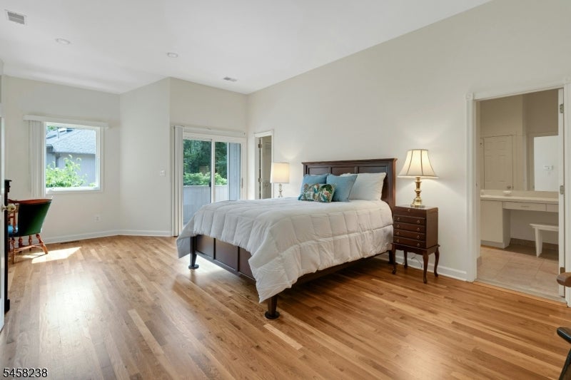 36 Robinhood Dr
