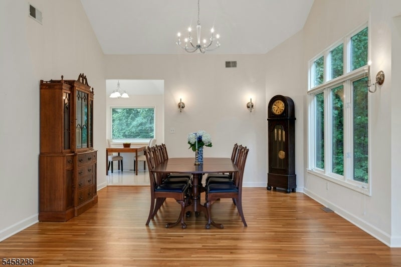 36 Robinhood Dr