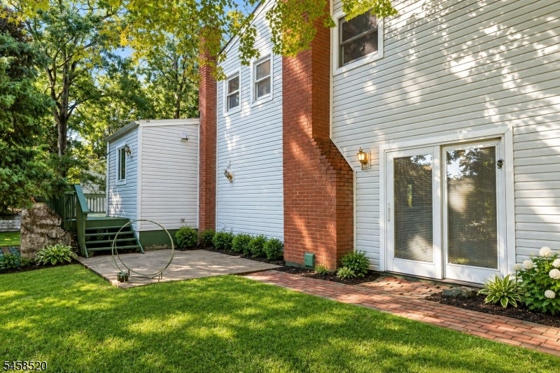 15 Camelot Way