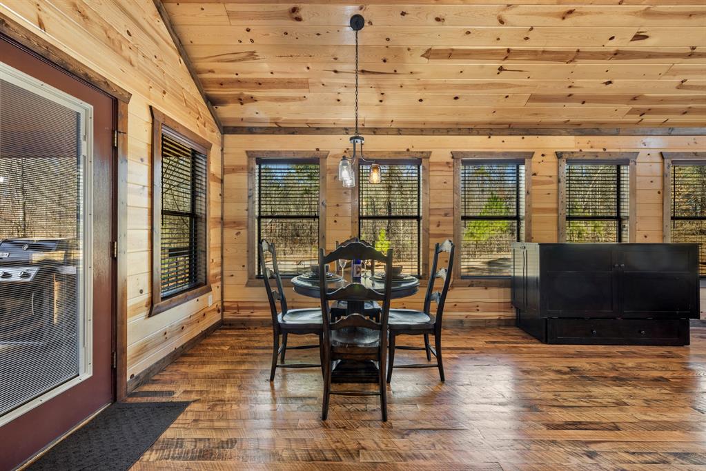 38 Rough Cut Court