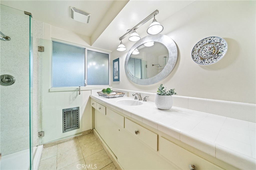 1476 N Indian Hill Boulevard