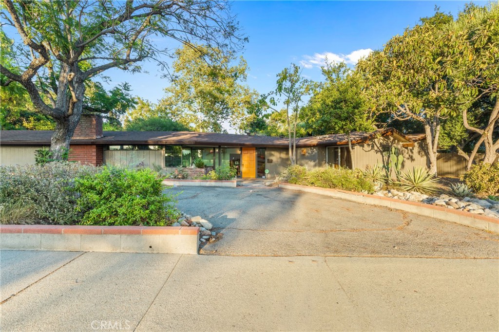 1476 N Indian Hill Boulevard