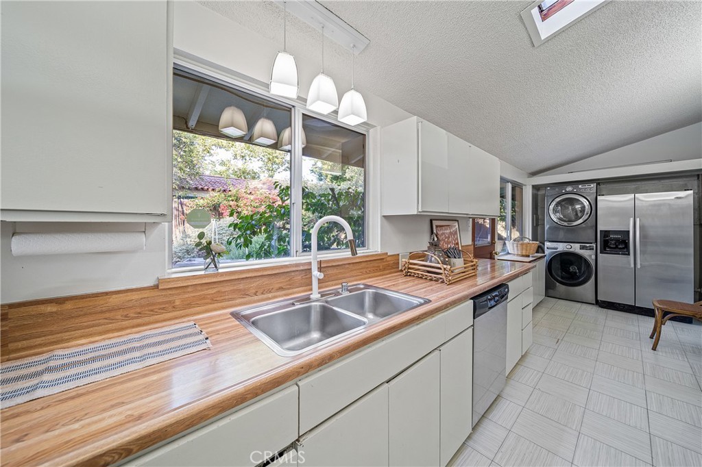 1476 N Indian Hill Boulevard