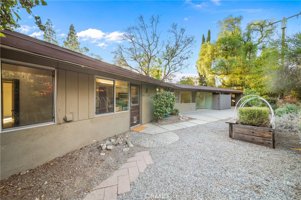 1476 N Indian Hill Boulevard