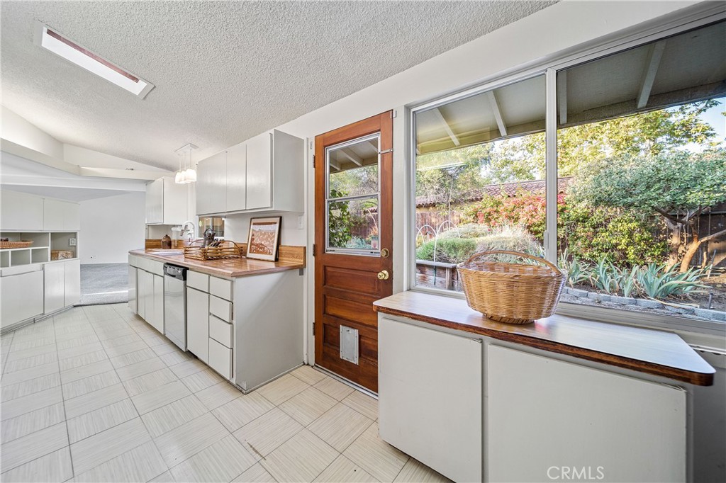 1476 N Indian Hill Boulevard