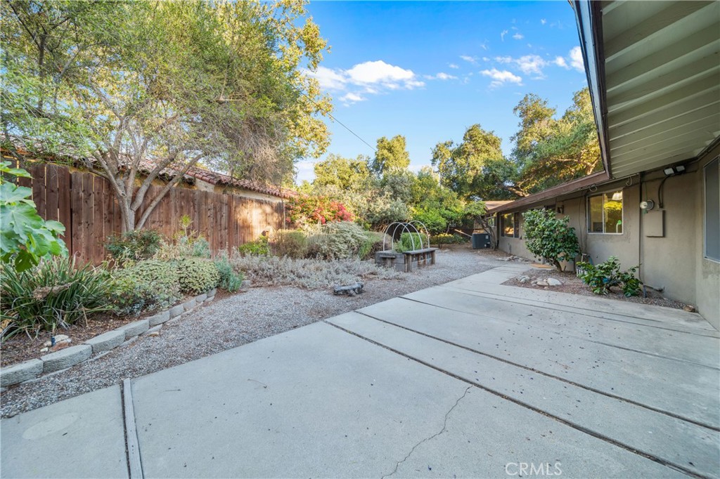 1476 N Indian Hill Boulevard