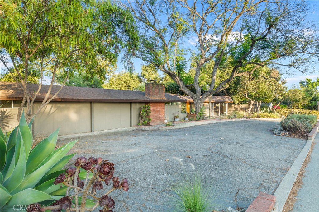 1476 N Indian Hill Boulevard