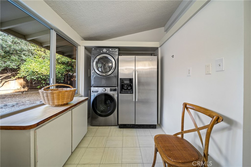 1476 N Indian Hill Boulevard