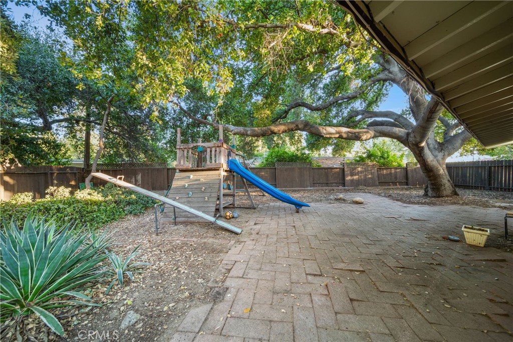 1476 N Indian Hill Boulevard