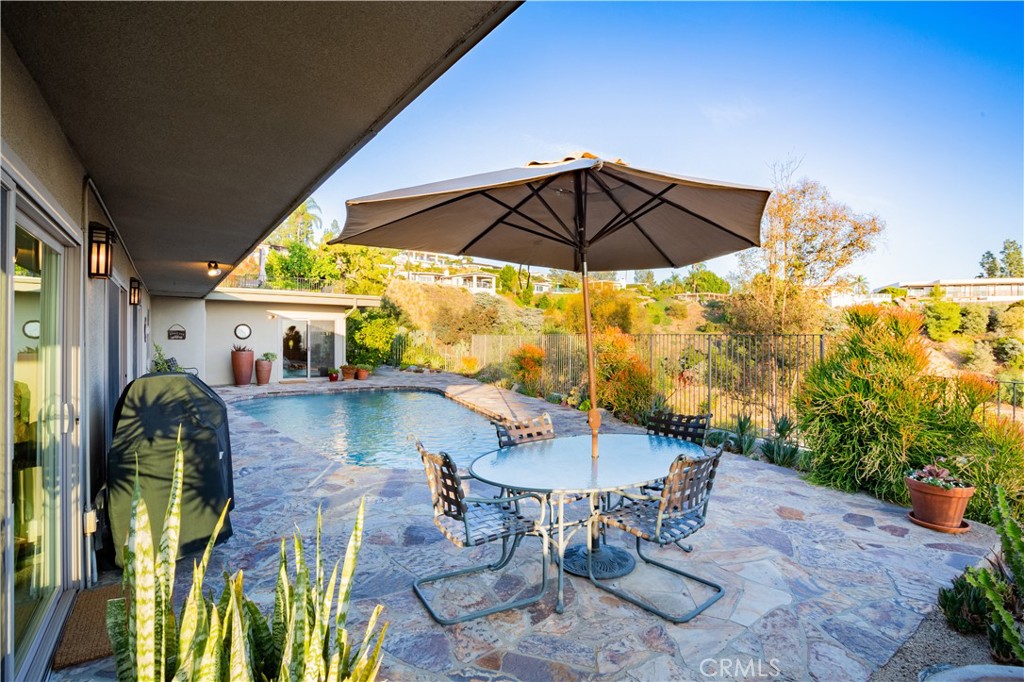 2740 N Mountain Avenue