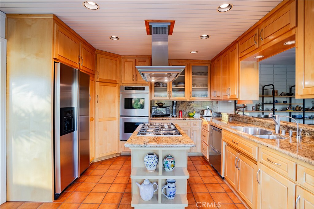 2740 N Mountain Avenue