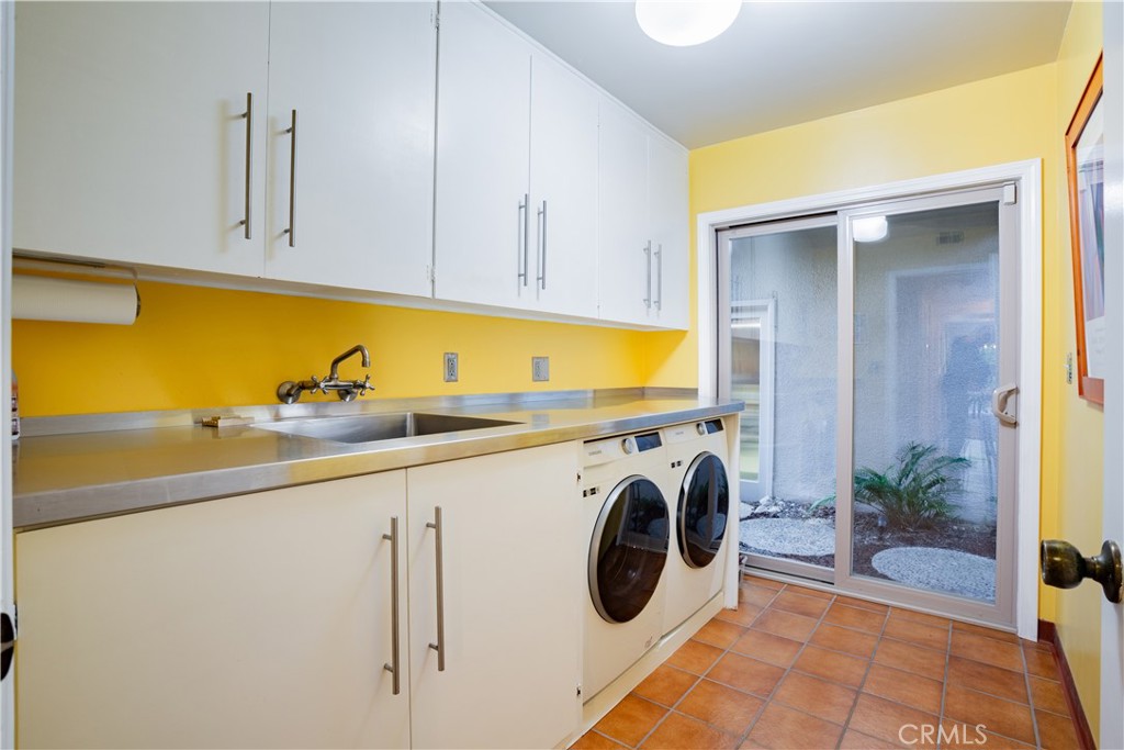 2740 N Mountain Avenue