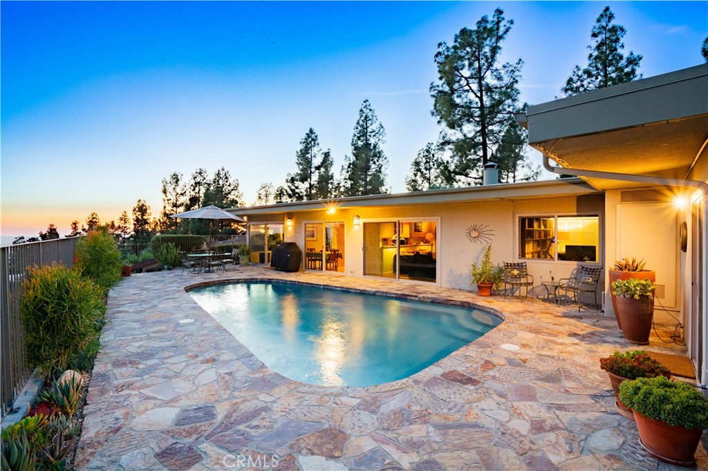 2740 N Mountain Avenue