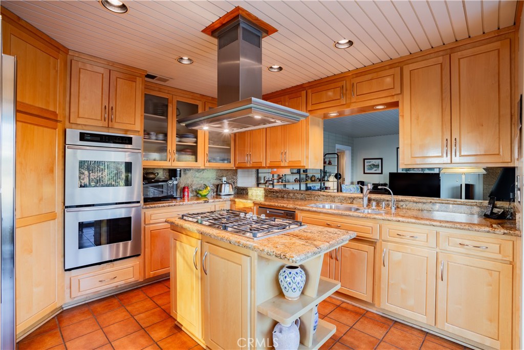 2740 N Mountain Avenue