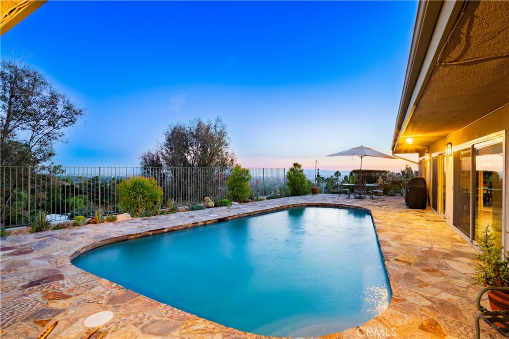 2740 N Mountain Avenue