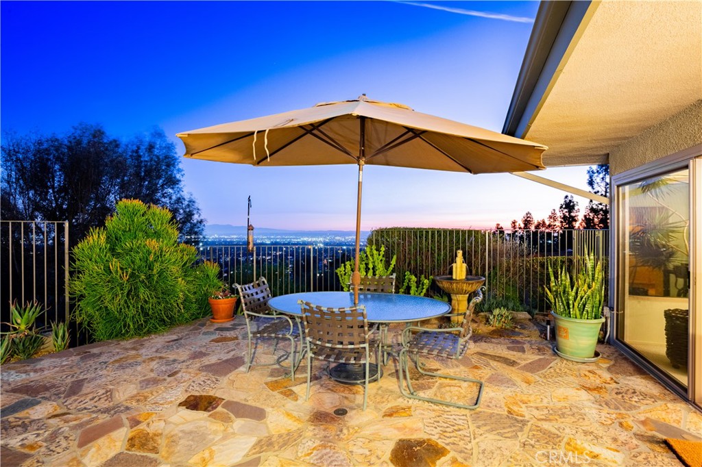 2740 N Mountain Avenue