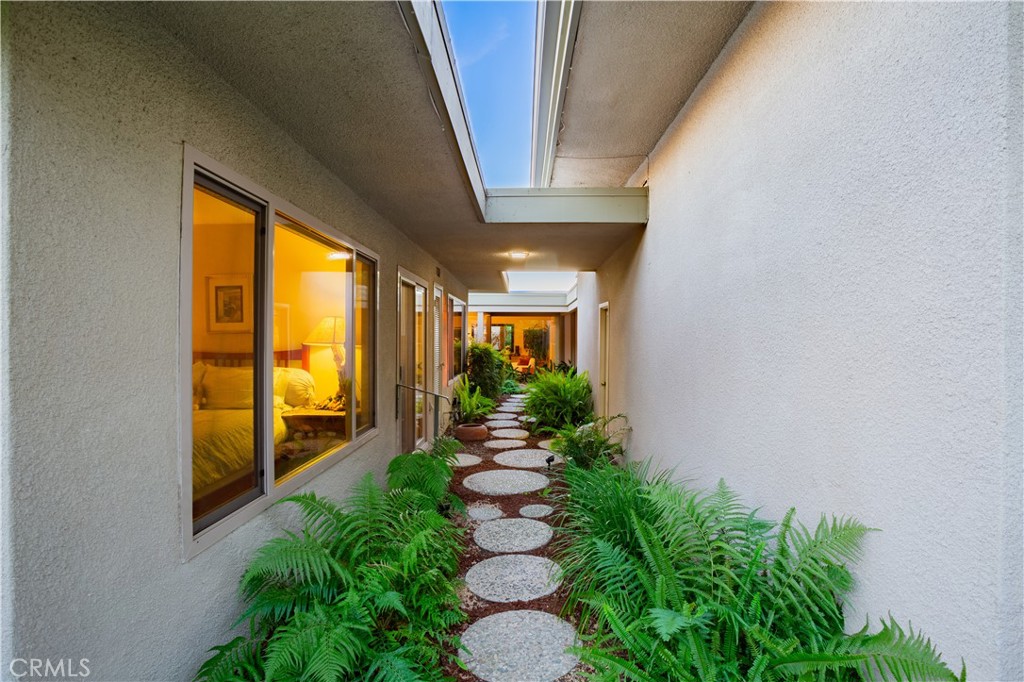 2740 N Mountain Avenue