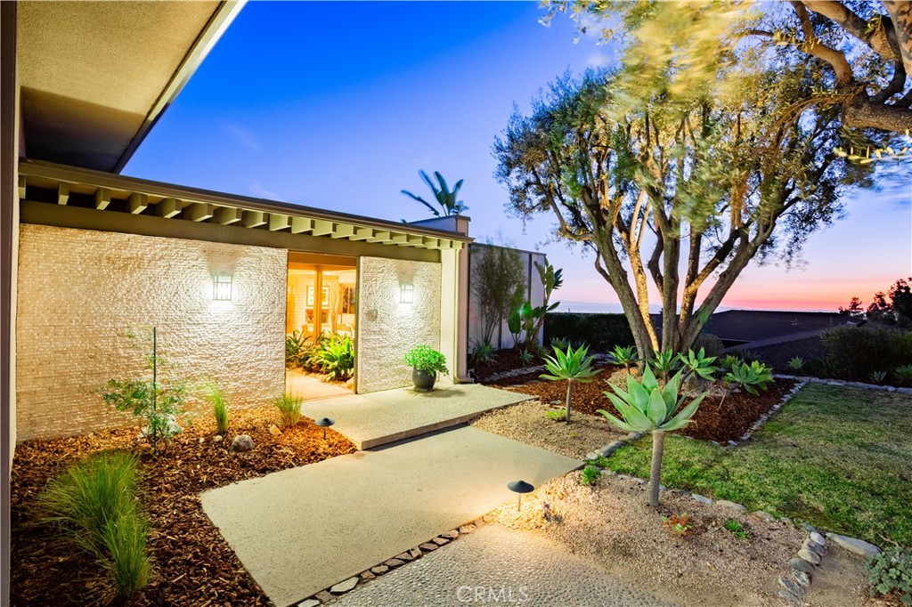 2740 N Mountain Avenue