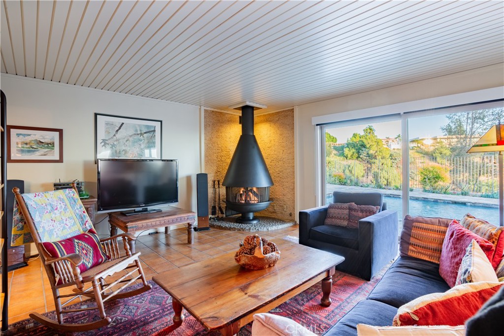 2740 N Mountain Avenue