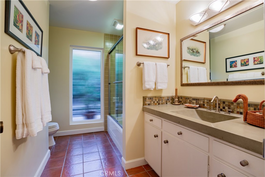 2740 N Mountain Avenue