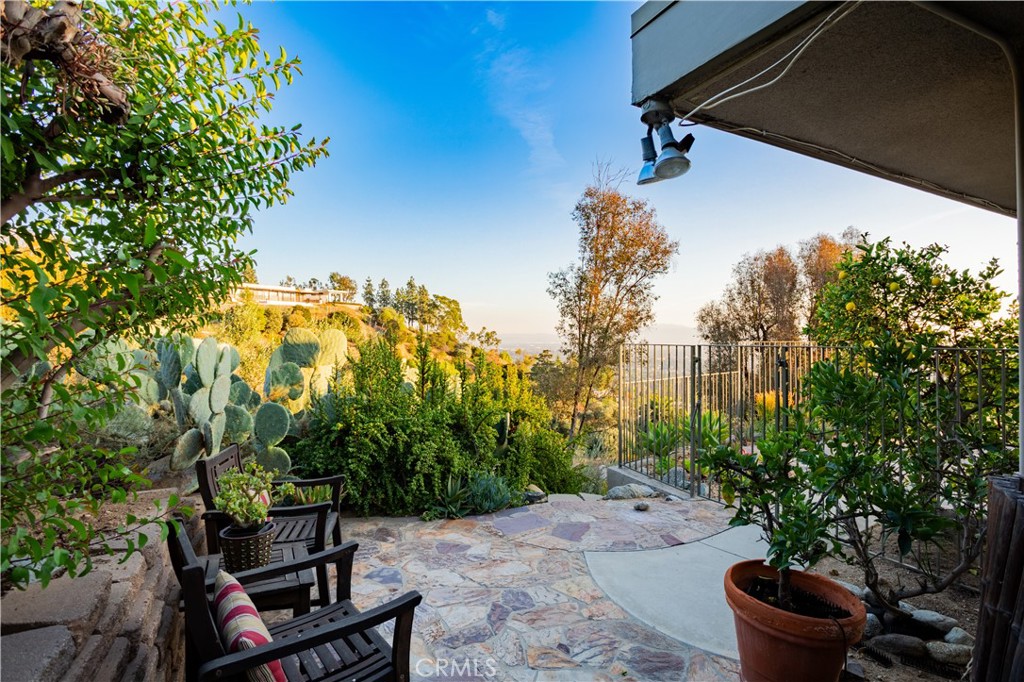 2740 N Mountain Avenue