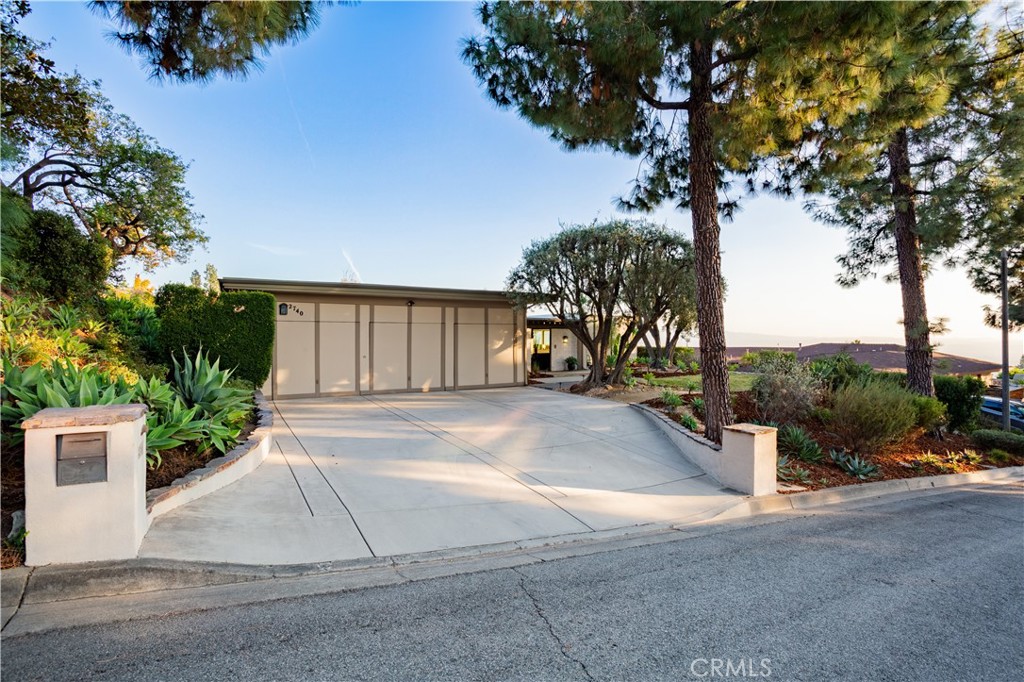 2740 N Mountain Avenue