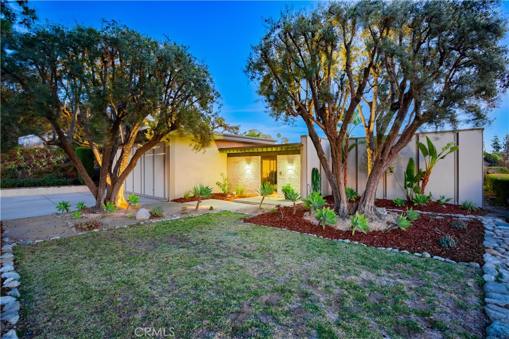 2740 N Mountain Avenue