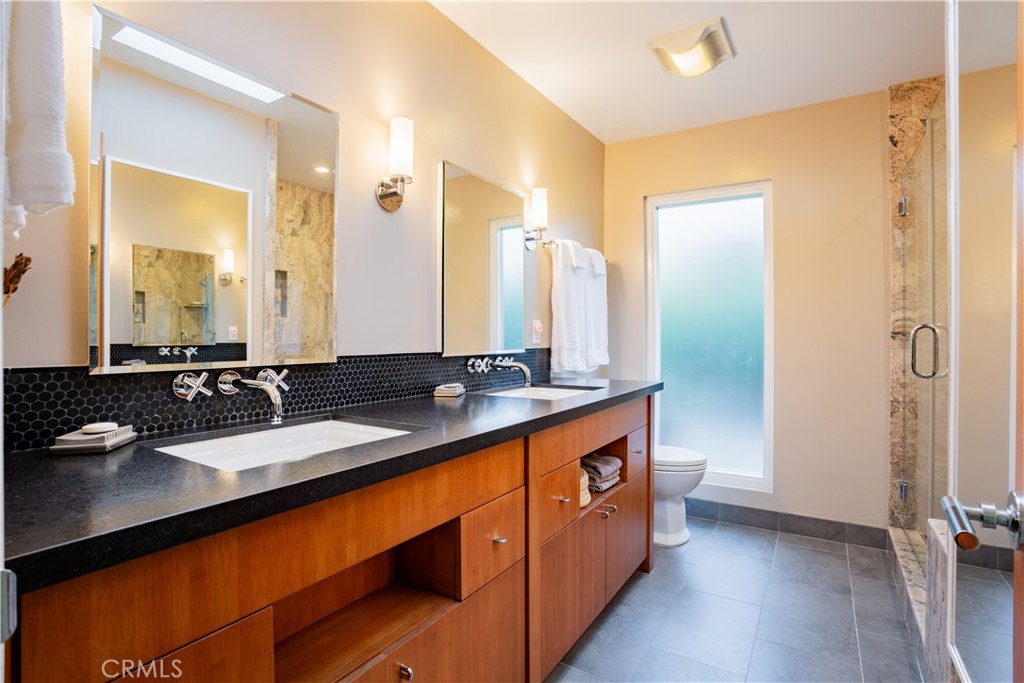 2740 N Mountain Avenue