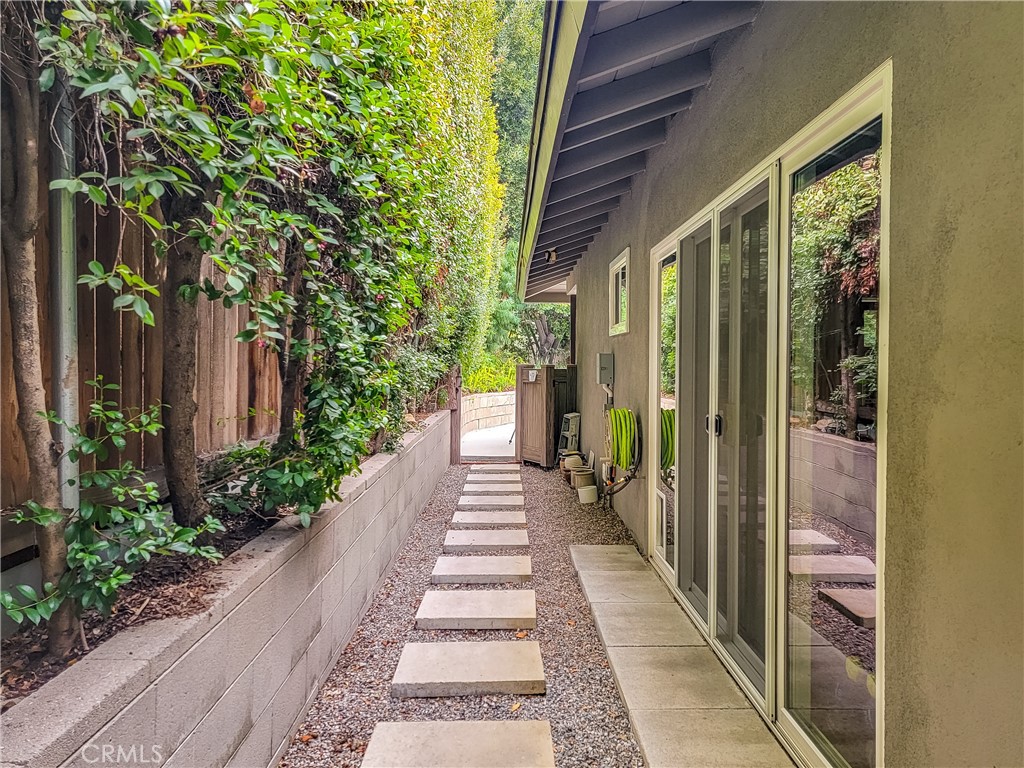 1648 N Mountain Avenue