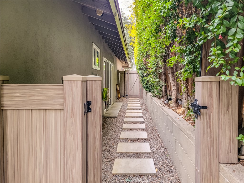 1648 N Mountain Avenue