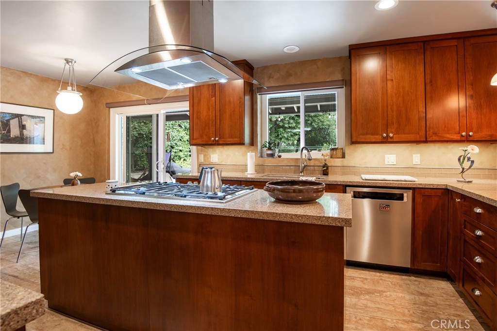 1648 N Mountain Avenue