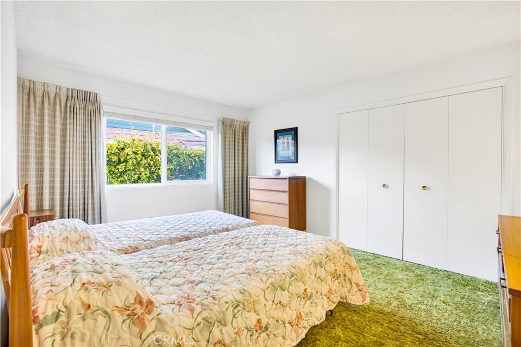 1885 Rosemount Avenue