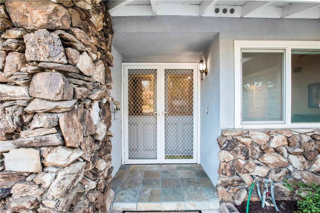 1885 Rosemount Avenue