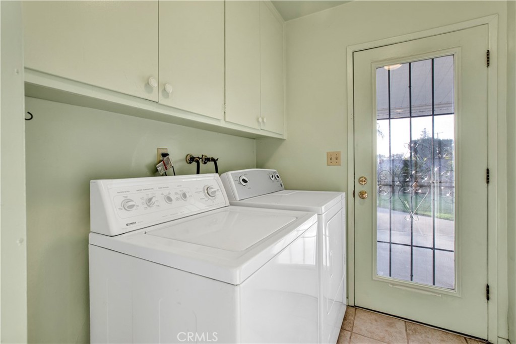 1885 Rosemount Avenue